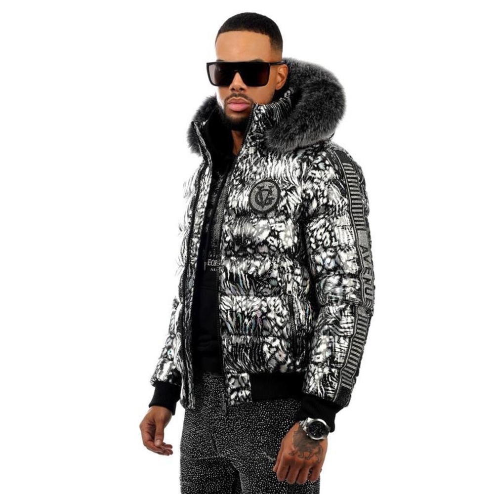 George V coat it was 500$ but I’ll sell it for 450$/420$ hit me good coat